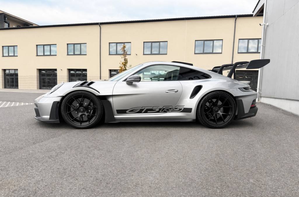 Porsche 911 992 GT3 RS mieten bei CarBros Porsche 911 992 GT3 RS Seitenansicht
Porsche 911 992 GT3 RS Innenraum
Porsche 911 992 GT3 RS Heckansicht