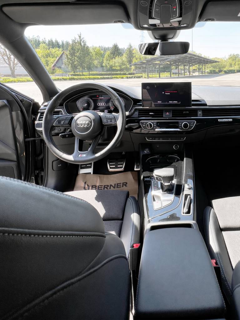 Audi A4 B9 mieten bei CarBros
Audi A4 40 TDI quattro S line mieten
Audi A4 B9 Limousine Diesel mieten Österreich
Audi A4 S line Innenraum Mietwagen
Audi Business Mietwagen Österreich