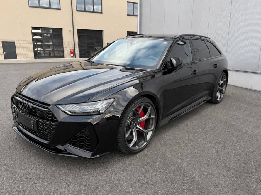 Audi RS6 performance mieten bei CarBros Audi RS6 Avant performance mieten Österreich Audi RS6 performance 630 PS quattro mieten Audi RS6 Innenraum Luxus Kombi Audi RS6 Avant Seitenansicht Performance Kombi Audi RS6 quattro Sportwagenvermietung CarBros