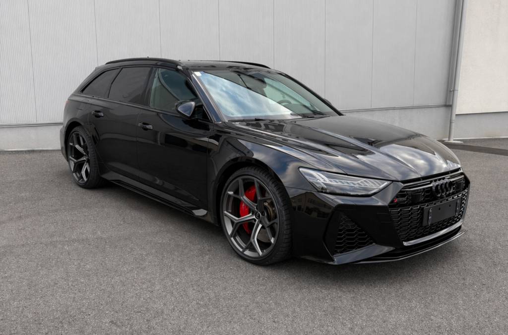 Audi RS6 performance mieten bei CarBros
Audi RS6 Avant performance mieten Österreich
Audi RS6 performance 630 PS quattro mieten
Audi RS6 Innenraum Luxus Kombi
Audi RS6 Avant Seitenansicht Performance Kombi
Audi RS6 quattro Sportwagenvermietung CarBros