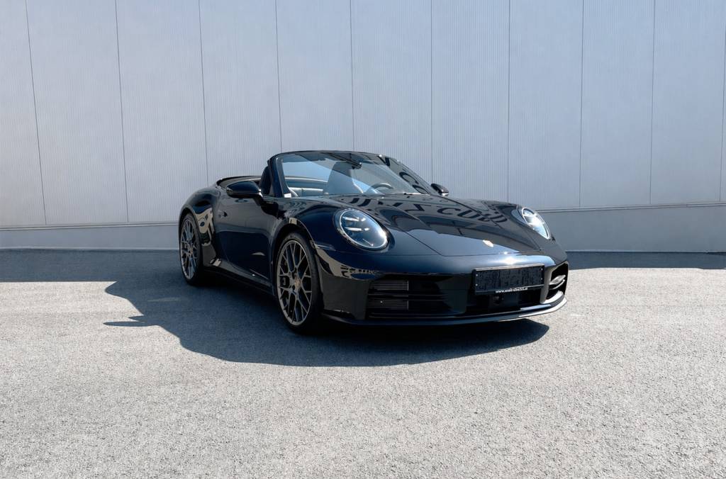 Porsche 911 992 Cabrio mieten bei CarBros
Porsche 911 Cabrio mieten Österreich
Porsche 992 Cabrio mit geöffnetem Verdeck