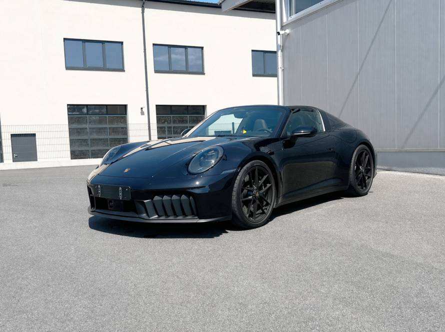 Porsche 911 Targa 4 GTS mieten bei CarBros Porsche 911 GTS Targa BJ 2026 Seitenansicht