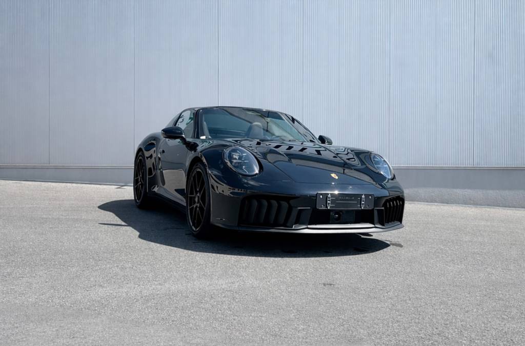 Porsche 911 Targa 4 GTS mieten bei CarBros
Porsche 911 GTS Targa BJ 2026 Seitenansicht